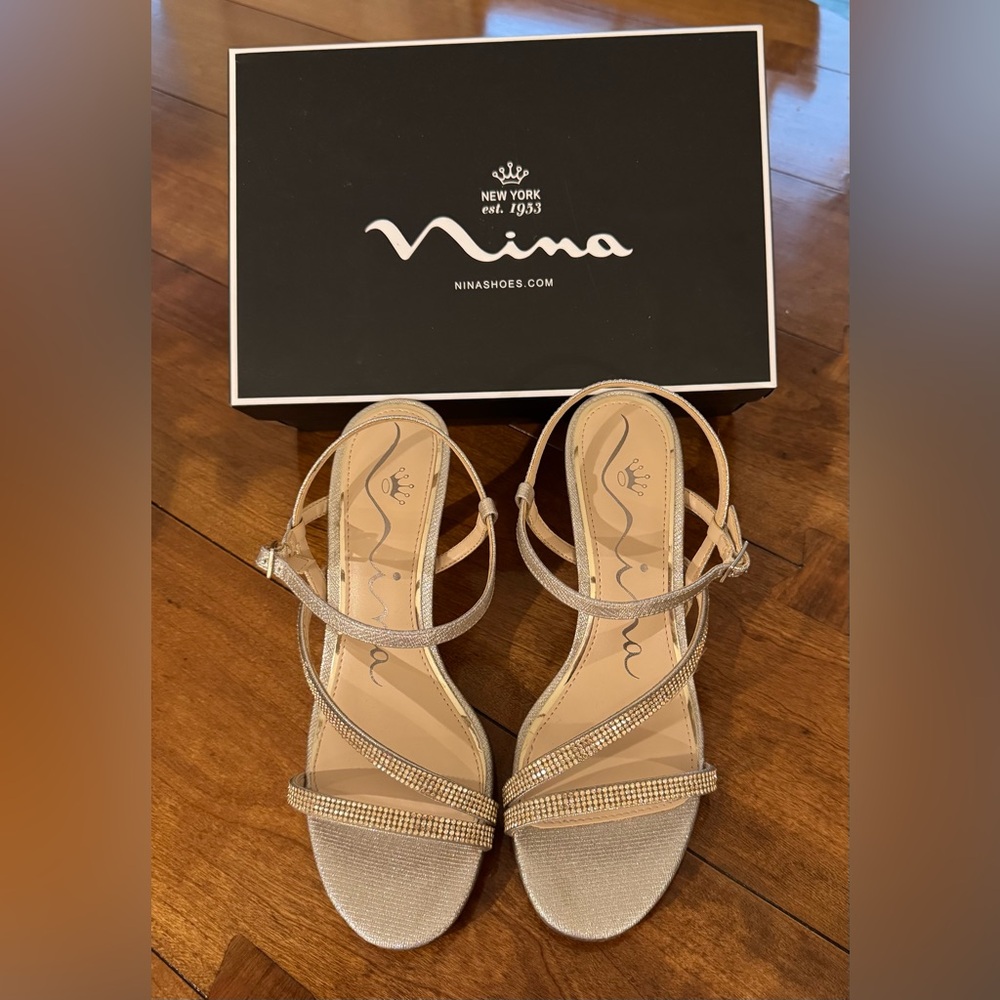 Nina Lizelle Gold  and Platinum Strappy Heels Sz 7.5